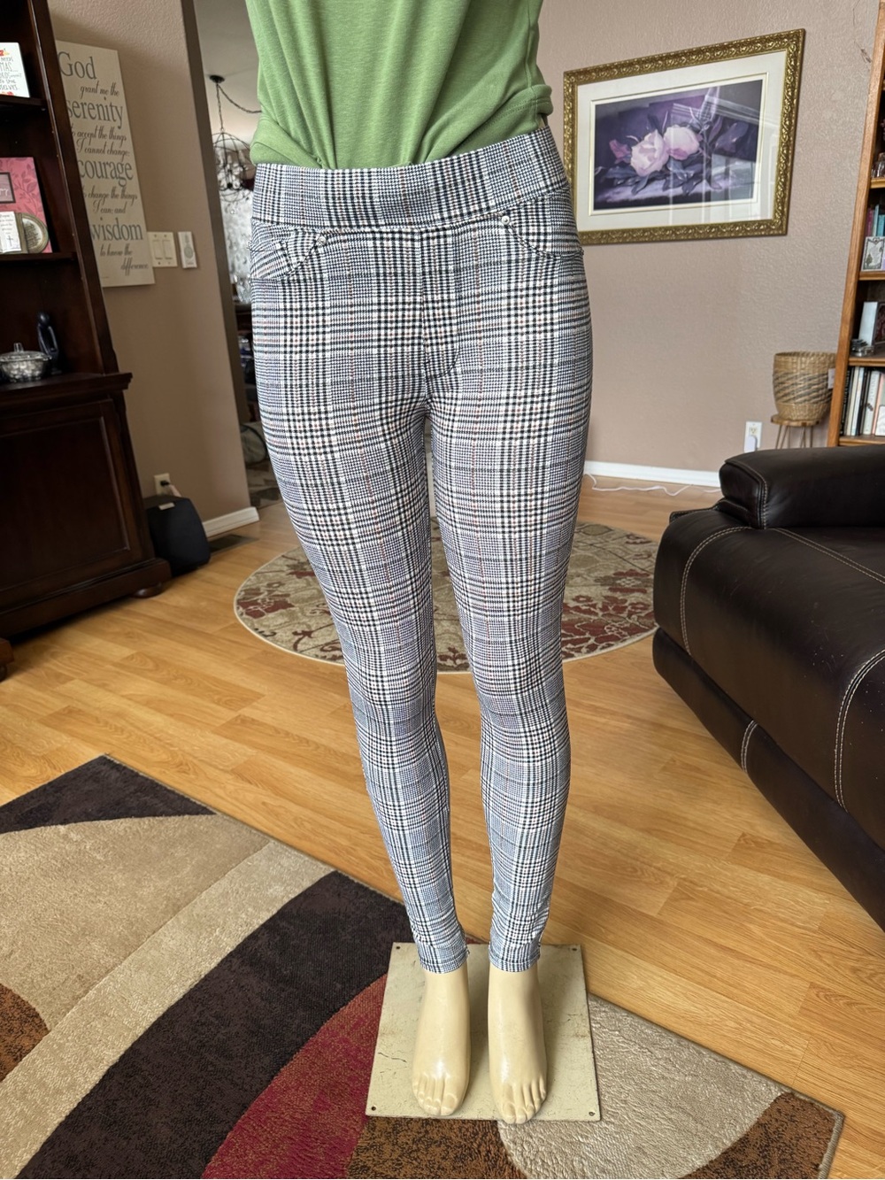 Seven7 black, gold & white plaid pointe knit leggings-size S